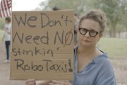 当阳特斯拉在得州奥斯汀遭遇抗议活动：反对马斯克Robotaxi计划